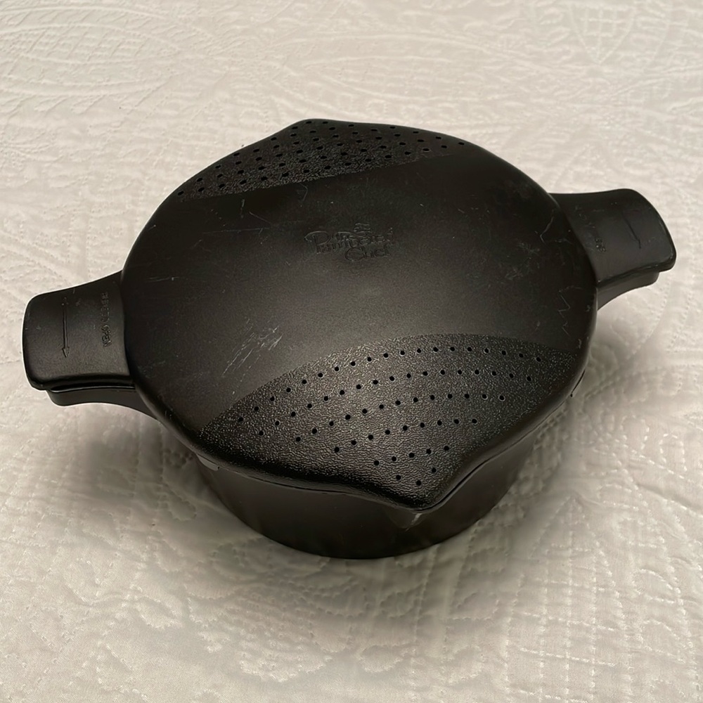 The Pampered Chef Black Steamer Micro-Cooker Rice Cooker Microwave Cooker Used